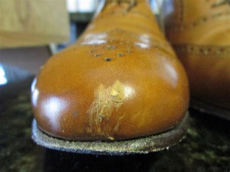 repair scratches on leather shoes